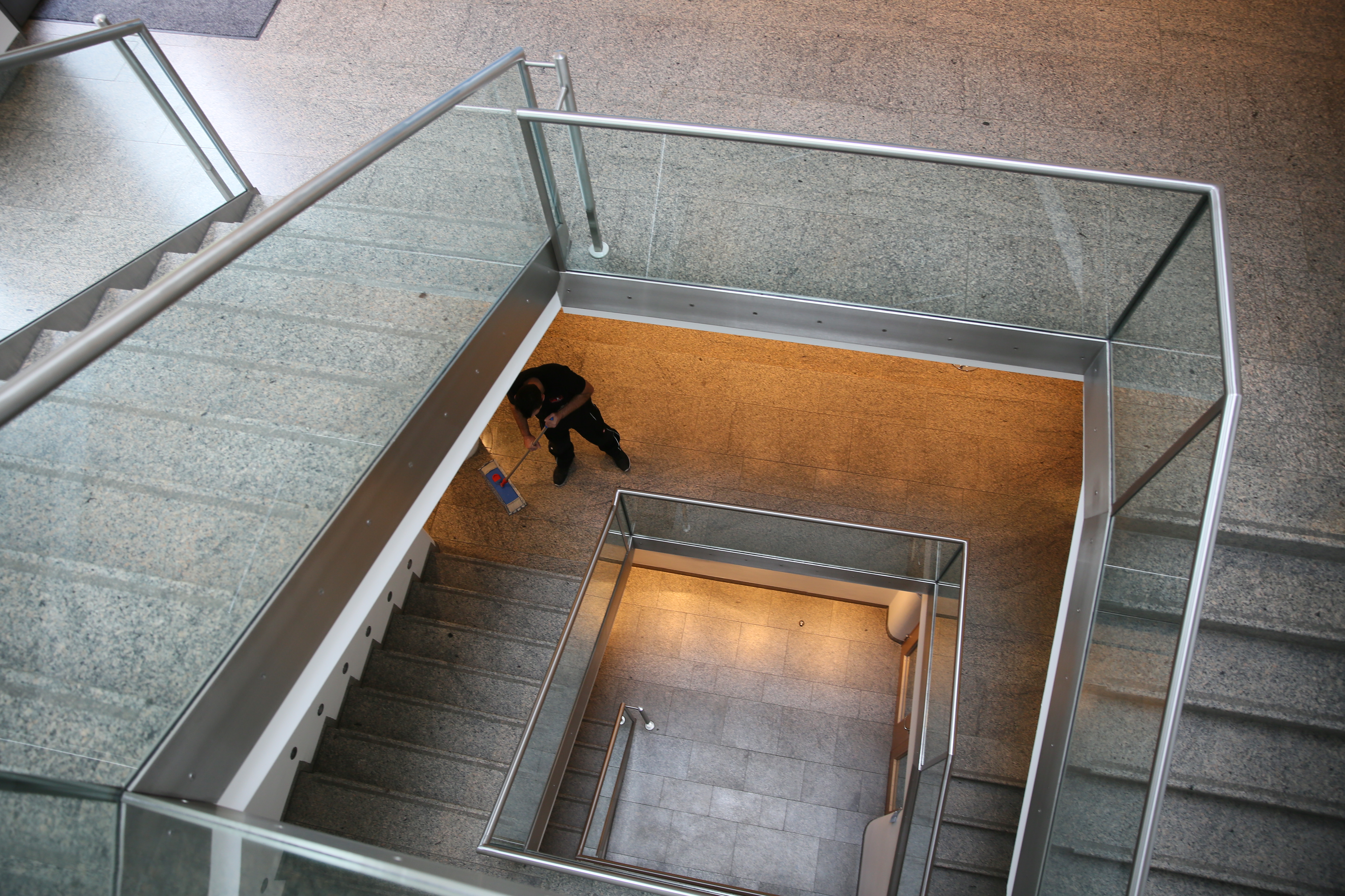 Treppenreinigung | ATBIN